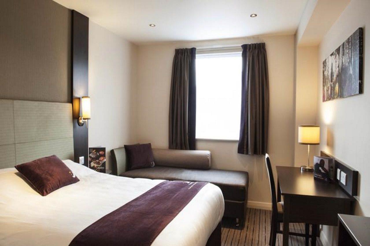 Premier Inn Maidenhead Town Centre Exterior photo