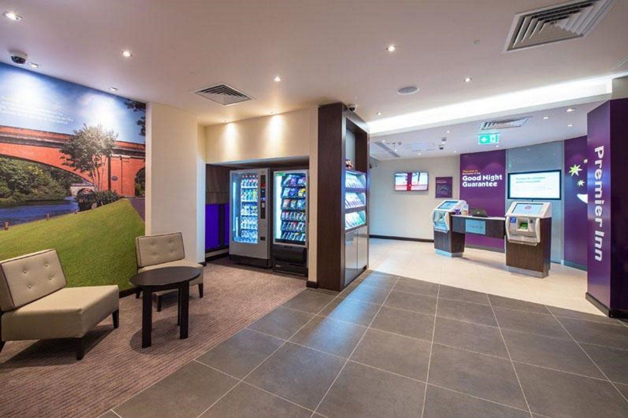 Premier Inn Maidenhead Town Centre Exterior photo